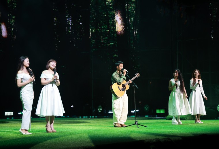 “Mãi nương tựa bên Người” và khoảng lặng đẹp trong “true Concert - Tình Đất” ảnh 5