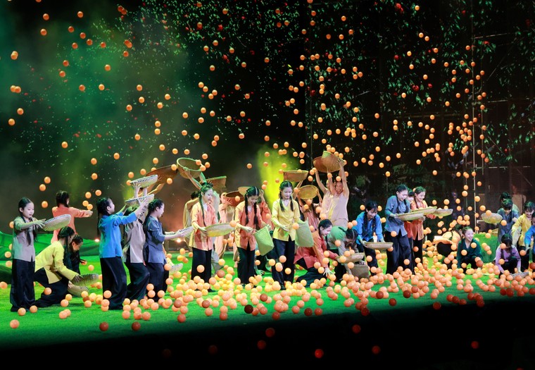 “Mãi nương tựa bên Người” và khoảng lặng đẹp trong “true Concert - Tình Đất” ảnh 1