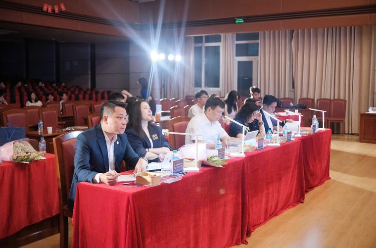 Sinh viên tranh biện về quyền trẻ em trong kỷ nguyên AI tại ESPIC 2026 ảnh 3
