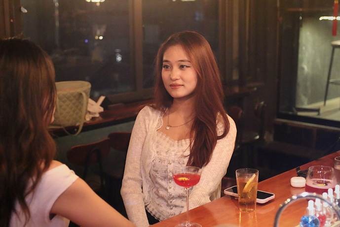Đêm Hà Nội - từ chiếc ghế nhựa vỉa hè đến ánh đèn quầy bar ảnh 3