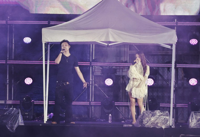 Sạp show 2026: dàn nghệ sĩ “cháy” hết mình dưới cơn mưa, mang đến đêm nhạc đầy cảm xúc ảnh 5