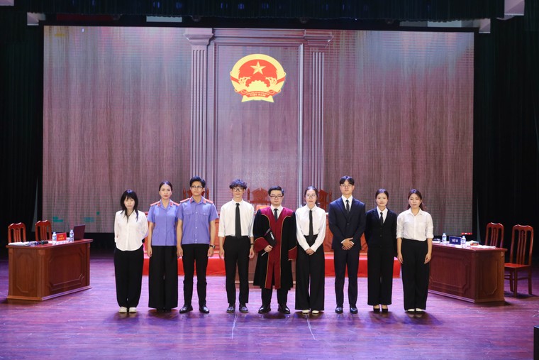 Từ Phiên tòa giả định đến hành trang nghề nghiệp: Khẳng định giá trị của mô hình đào tạo luật gắn liền thực tiễn ảnh 1