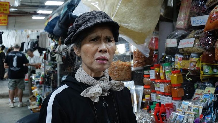 Một mái chợ, ba câu chuyện: Ai vui, ai lo trước cuộc “thay áo” của chợ Hà Nội? ảnh 2