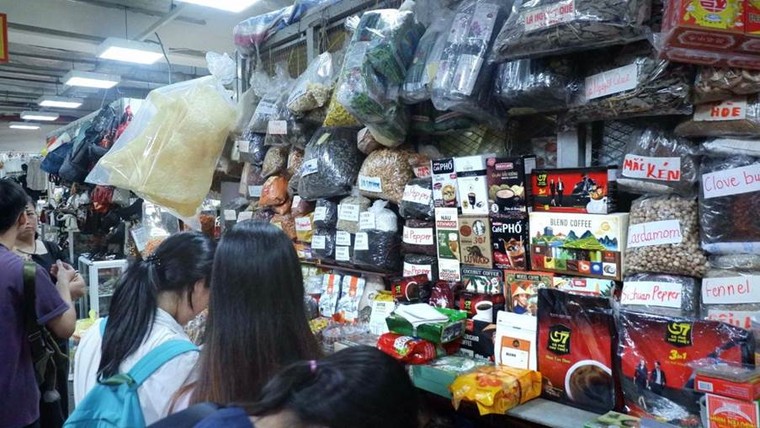 Một mái chợ, ba câu chuyện: Ai vui, ai lo trước cuộc “thay áo” của chợ Hà Nội? ảnh 5