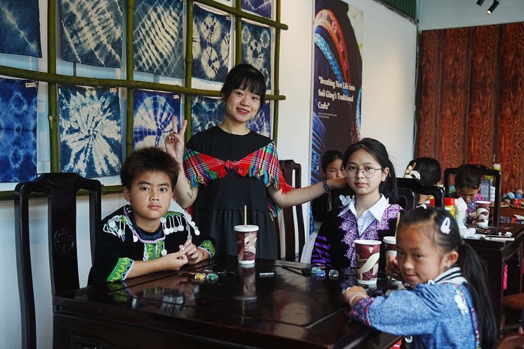 Nhà sáng lập Bảo Xuyến Lâm - Đặng Hương Quỳnh: “Tôi muốn chuyển hóa giá trị văn hóa thành sản phẩm chạm đến đời sống hiện đại” ảnh 4