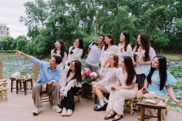 Góc sống ảo mùa hè mới của Gen Z: Hồ sen cực lung linh ngay trong khuôn viên trường đại học ảnh 1