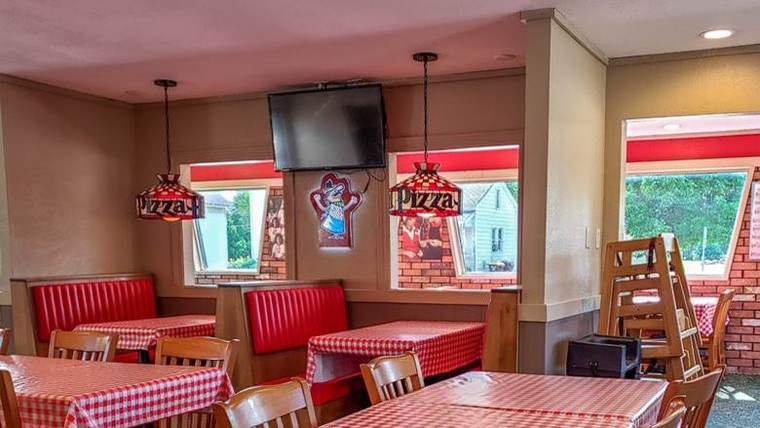 Những chiếc đèn phong cách Tiffany từng là biểu tượng của hãng pizza trứ danh Pizza Hut ảnh 1