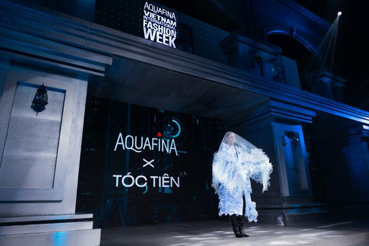 Tóc Tiên và UPRIZE khuấy động đêm khai mạc Aquafina Vietnam International Fashion Week 2026 ảnh 9