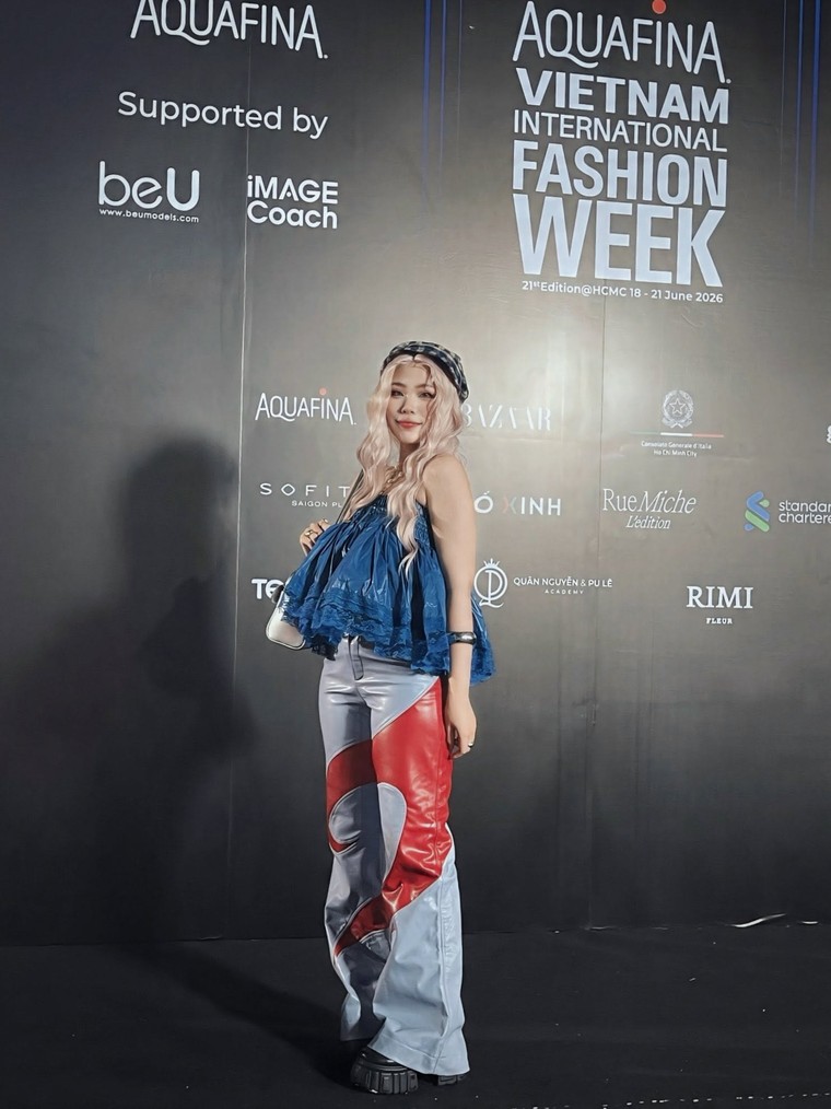 Tóc Tiên và UPRIZE khuấy động đêm khai mạc Aquafina Vietnam International Fashion Week 2026 ảnh 10