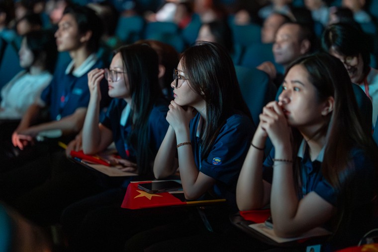Giám đốc Nhà hát Kịch Việt Nam: Sinh viên trường Đại học Thăng Long trở thành “thành phần sáng tạo thứ tư” của sân khấu ảnh 5