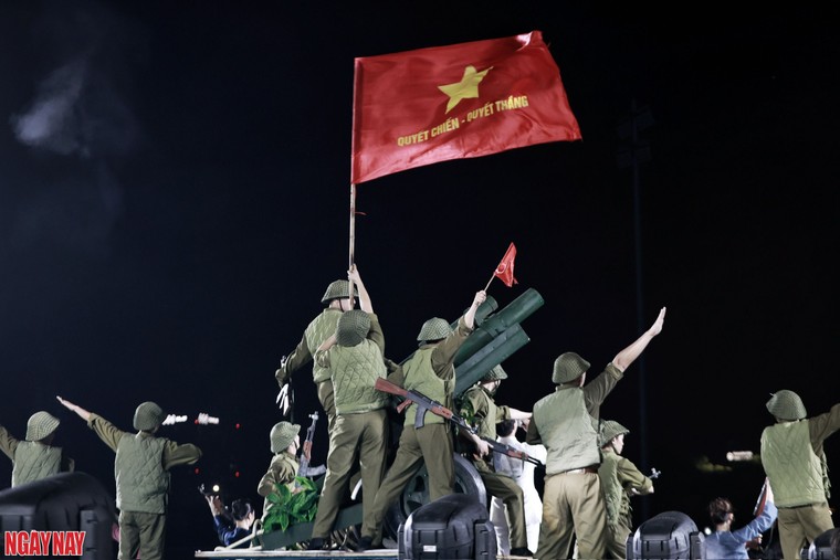 20.000 khán giả hòa mình vào không gian âm nhạc rực rỡ tại concert Thanh Xuân ảnh 3