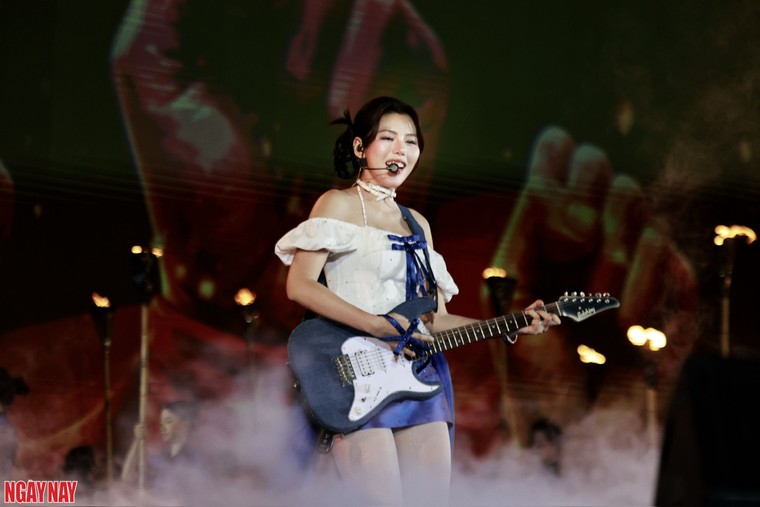20.000 khán giả hòa mình vào không gian âm nhạc rực rỡ tại concert Thanh Xuân ảnh 7