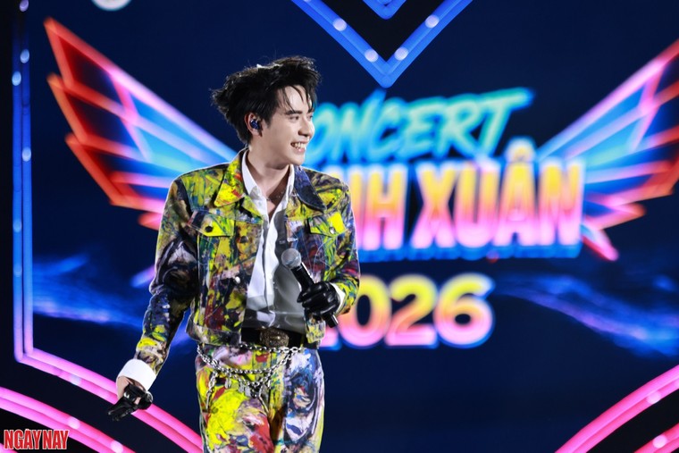 20.000 khán giả hòa mình vào không gian âm nhạc rực rỡ tại concert Thanh Xuân ảnh 6