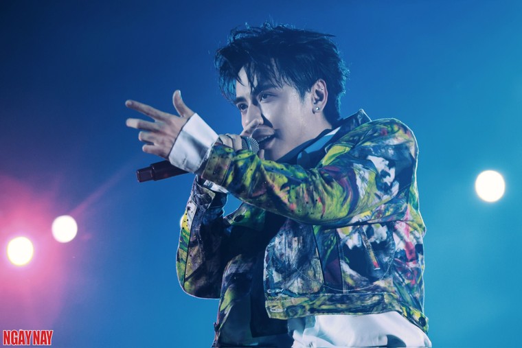 20.000 khán giả hòa mình vào không gian âm nhạc rực rỡ tại concert Thanh Xuân ảnh 13