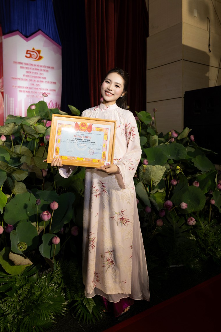 Ca sĩ Phương Mỹ Chi được UBND TP. Hồ Chí Minh tuyên dương danh hiệu Thanh niên Tiên tiến 2026 ảnh 4