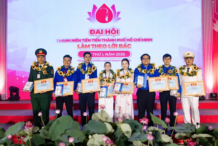 Ca sĩ Phương Mỹ Chi được UBND TP. Hồ Chí Minh tuyên dương danh hiệu Thanh niên Tiên tiến 2026 ảnh 1