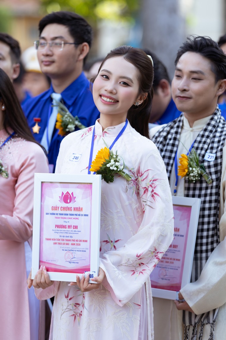 Ca sĩ Phương Mỹ Chi được UBND TP. Hồ Chí Minh tuyên dương danh hiệu Thanh niên Tiên tiến 2026 ảnh 2
