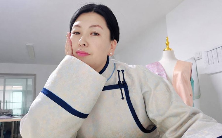 Nghệ nhân L.Tuul: Trang phục deel của người Mông Cổ là di sản văn hóa chứa đựng tinh thần dân tộc ảnh 1