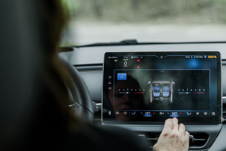Chủ xe VinFast VF 6: Đi 27.000 km chỉ bảo dưỡng 2 lần, tiết kiệm tới 30 triệu đồng tiền nhiên liệu mỗi năm ảnh 1