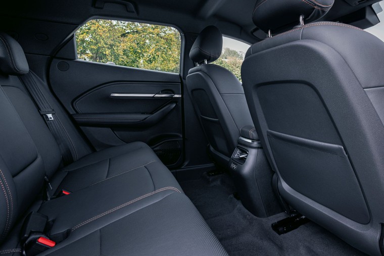 Chủ xe VinFast VF 6: Đi 27.000 km chỉ bảo dưỡng 2 lần, tiết kiệm tới 30 triệu đồng tiền nhiên liệu mỗi năm ảnh 2