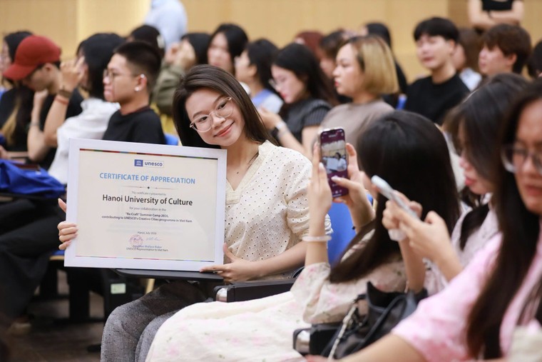Sinh viên từ 11 trường đại học khởi đầu hành trình sáng tạo cùng làng nghề Hà Nội ảnh 8
