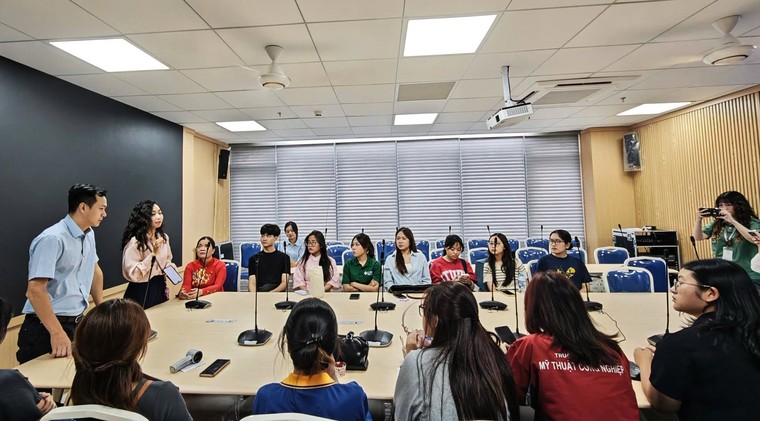 Sinh viên từ 11 trường đại học khởi đầu hành trình sáng tạo cùng làng nghề Hà Nội ảnh 7