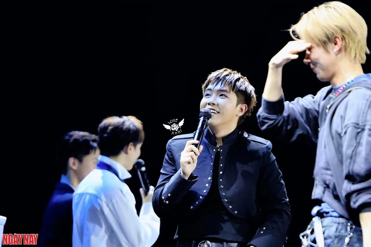 "Hãy luôn là niềm tự hào của chính mình CONGB nhé": Món quà khiến CONGB xúc động tại fanmeeting Hà Nội ảnh 4