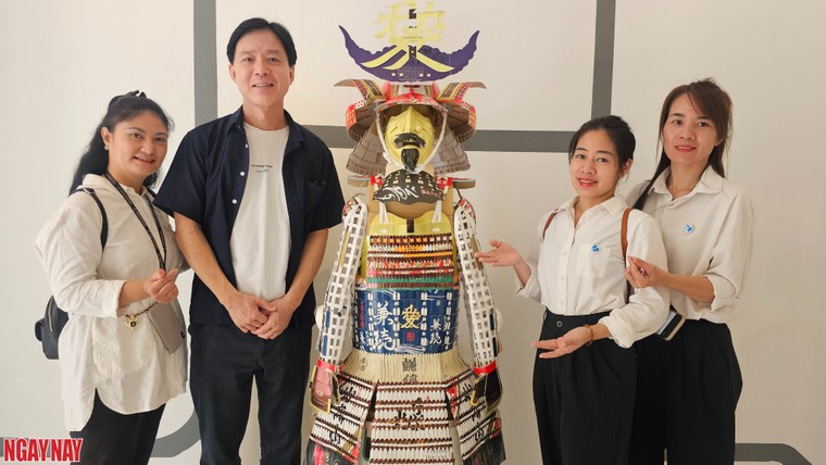 Không chỉ là tái chế: Nghệ sĩ Takahashi Kazuma kể câu chuyện mới từ những chiếc vỏ hộp ảnh 1