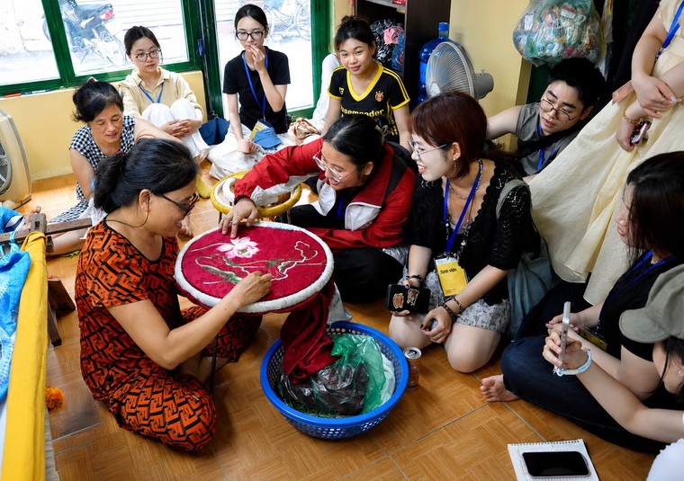 UNESCO: Vinh danh những ý tưởng trẻ “tiếp sức” cho làng nghề Hà Nội ảnh 5