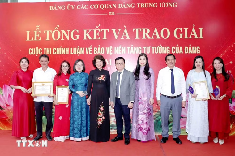 Trao giải cuộc thi "Bảo vệ nền tảng tư tưởng của Đảng trong kỷ nguyên mới" ảnh 1