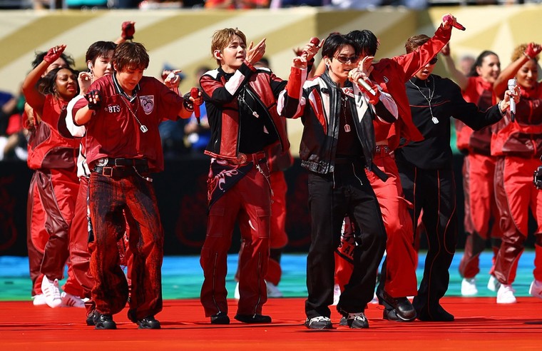 BTS đi vào lịch sử với màn trình diễn "Dynamite" tại chung kết World Cup 2026 ảnh 3
