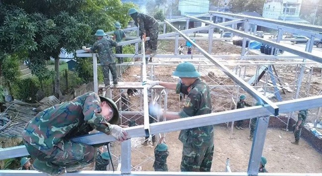 Phấn đấu hoàn thành xây nhà cho người dân vùng lũ Mường Than trước ngày 30/8 ảnh 1