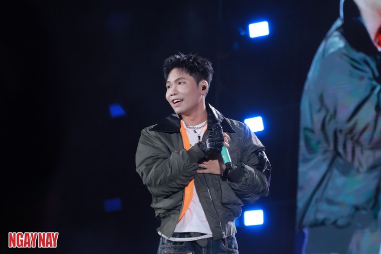 Quang Phổ Show thắp sáng Vũ Yên với hành trình âm nhạc đa sắc ảnh 8