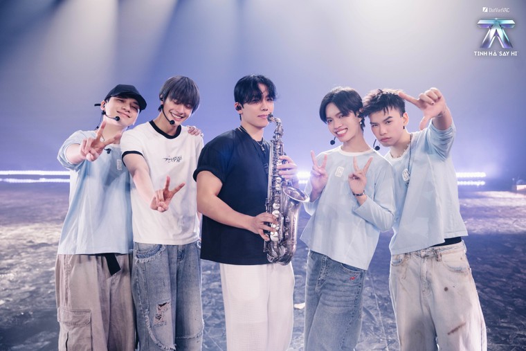 6 ca khúc Livestage 2 đồng loạt thăng hạng, Tinh Hà “Say Hi” tạo “cơn mưa” thành tích nhạc số ảnh 4