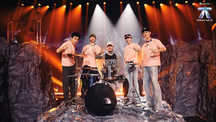 6 ca khúc Livestage 2 đồng loạt thăng hạng, Tinh Hà “Say Hi” tạo “cơn mưa” thành tích nhạc số ảnh 5