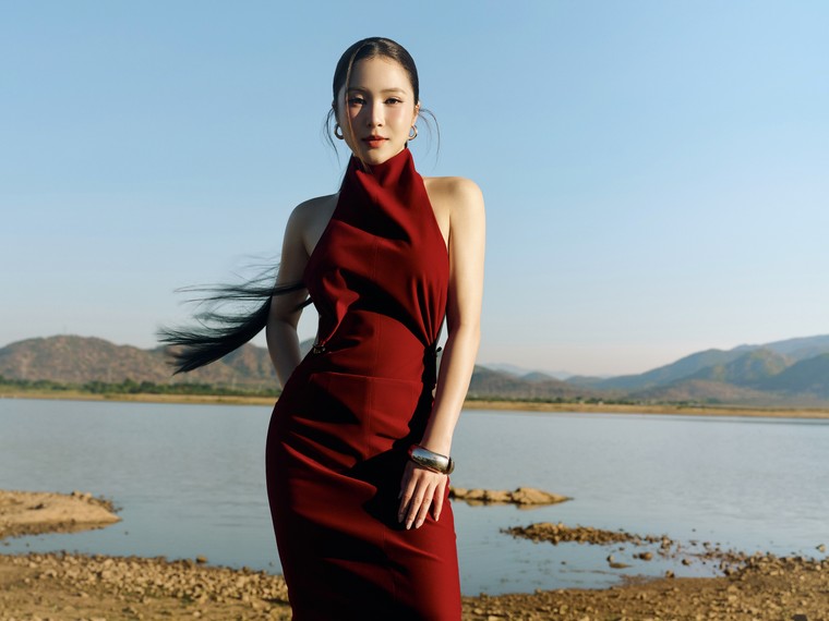 Concert "Phao Cứu Sinh" của Hương Tràm hé lộ sân khấu lấy cảm hứng từ sóng biển ảnh 2