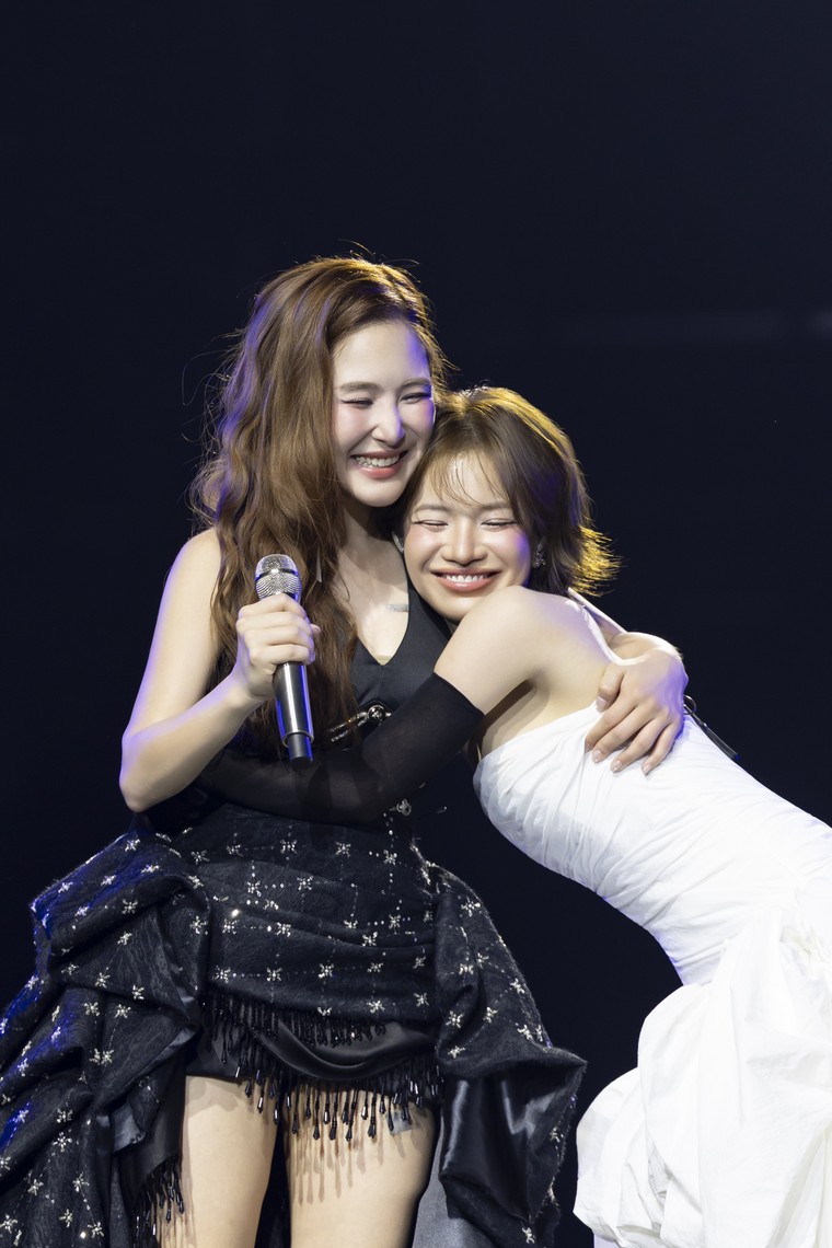 Phao Cứu Sinh Concert: Hương Tràm kể hành trình trở về bằng âm nhạc và sân khấu ảnh 6