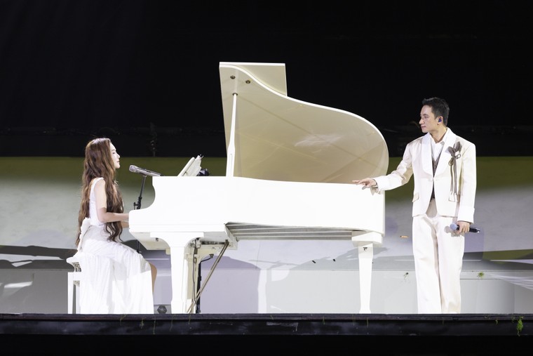 Phao Cứu Sinh Concert: Hương Tràm kể hành trình trở về bằng âm nhạc và sân khấu ảnh 7