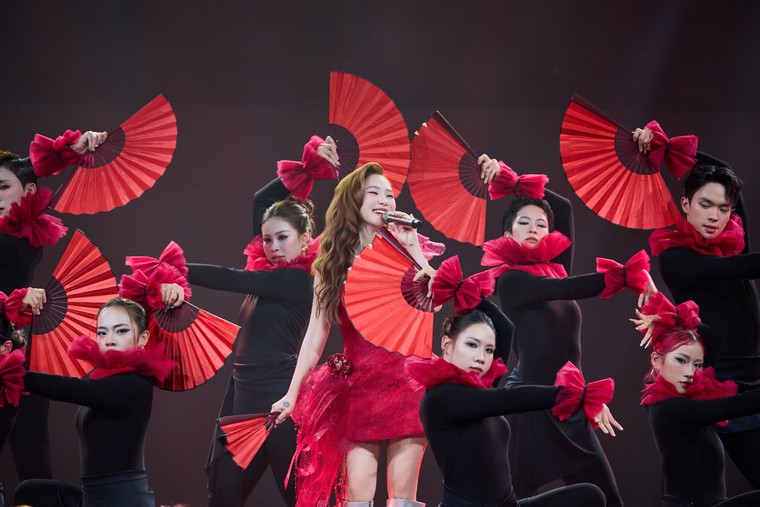 Phao Cứu Sinh Concert: Hương Tràm kể hành trình trở về bằng âm nhạc và sân khấu ảnh 3