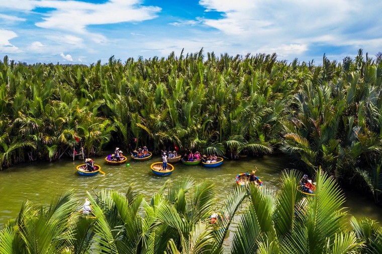 Từ "lên rừng" đến "xuống biển": Booking.com gợi ý trải nghiệm mùa hè cho mọi nhóm du khách ảnh 1