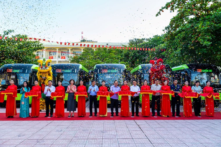 Quảng Ninh triển khai xe bus điện miễn phí đưa đón học sinh đến trường ảnh 2