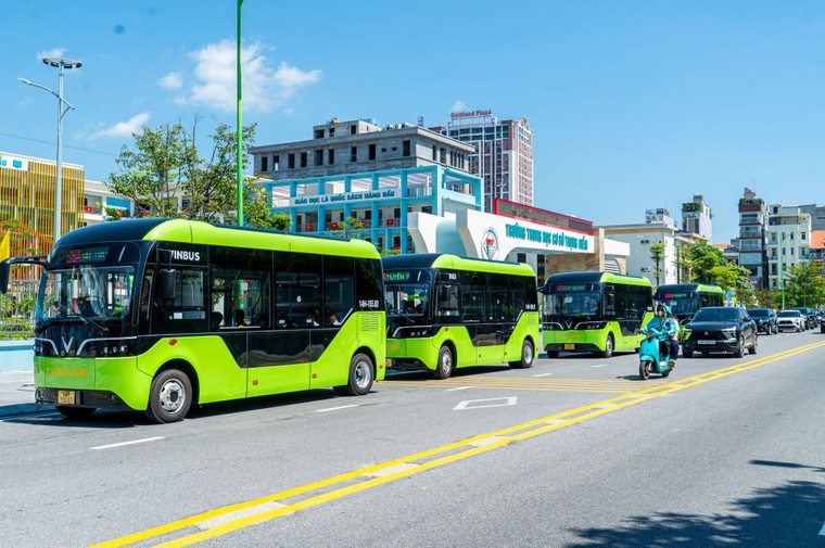 Quảng Ninh triển khai xe bus điện miễn phí đưa đón học sinh đến trường ảnh 1