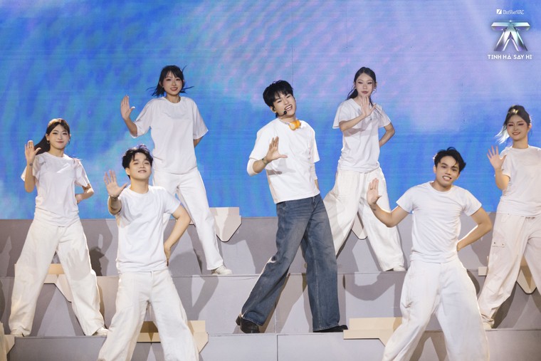 Livestage 5 Tinh Hà "Say Hi": Dương Domic ra mắt hậu truyện "Mất Kết Nối", HURRYKNG gửi "1001 thắc mắc" tới người mình yêu ảnh 4