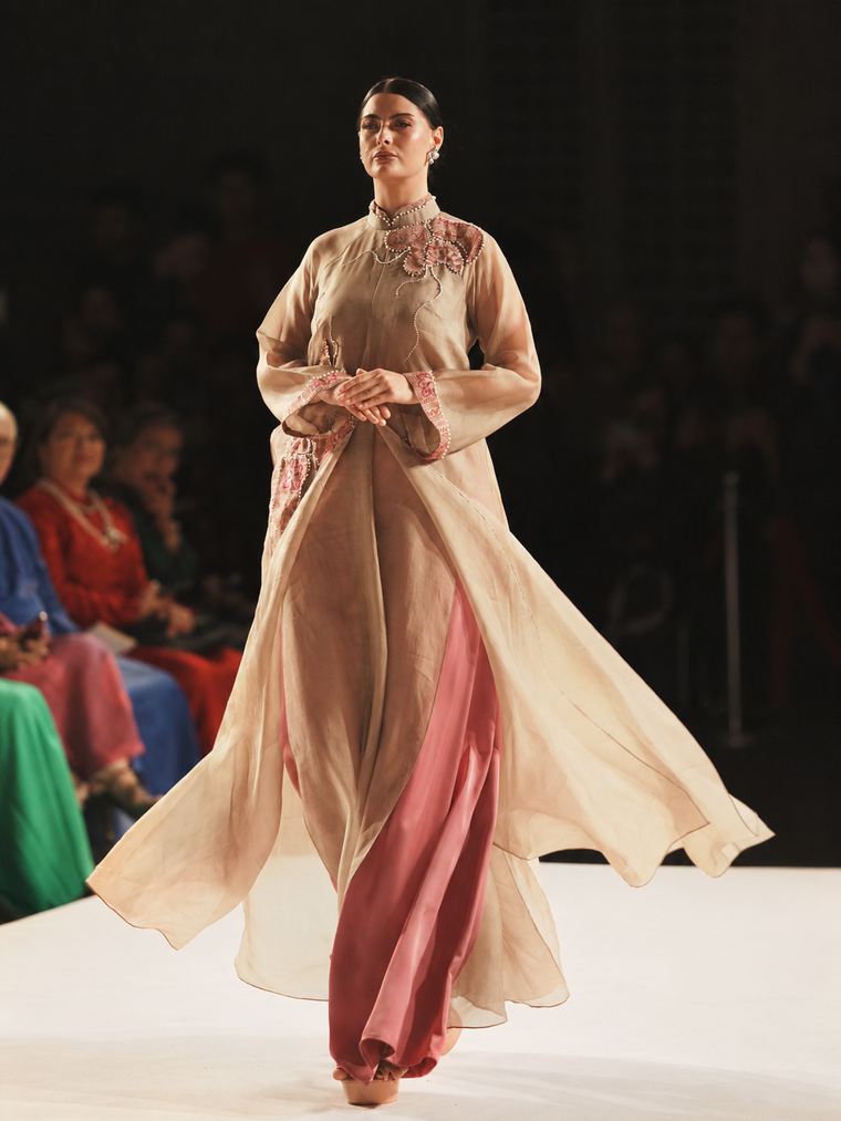 Di sản Việt Nam bước lên sân khấu thời trang quốc tế tại Áo Dài Fashion Week London 2026 ảnh 5