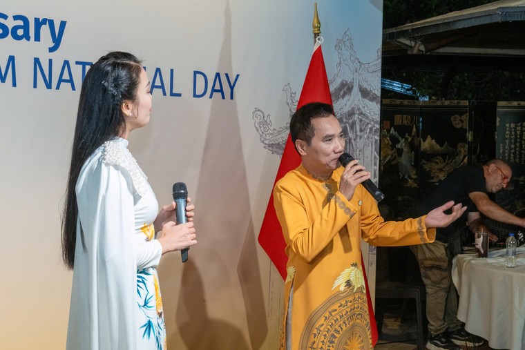 Đoàn Liên hiệp các Hội UNESCO Việt Nam mang sắc màu văn hóa Việt đến Lễ Kỷ niệm 81 năm Quốc khánh Việt Nam tại Hy Lạp ảnh 9