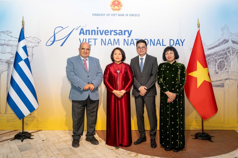 Đoàn Liên hiệp các Hội UNESCO Việt Nam mang sắc màu văn hóa Việt đến Lễ Kỷ niệm 81 năm Quốc khánh Việt Nam tại Hy Lạp ảnh 2