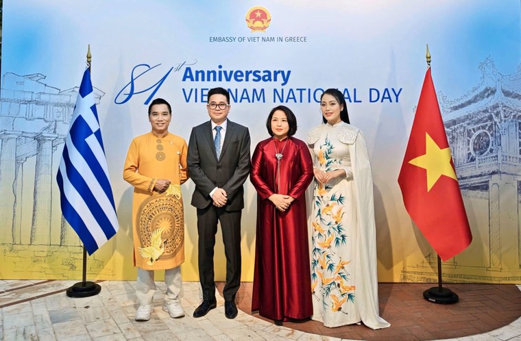 Đoàn Liên hiệp các Hội UNESCO Việt Nam mang sắc màu văn hóa Việt đến Lễ Kỷ niệm 81 năm Quốc khánh Việt Nam tại Hy Lạp ảnh 3