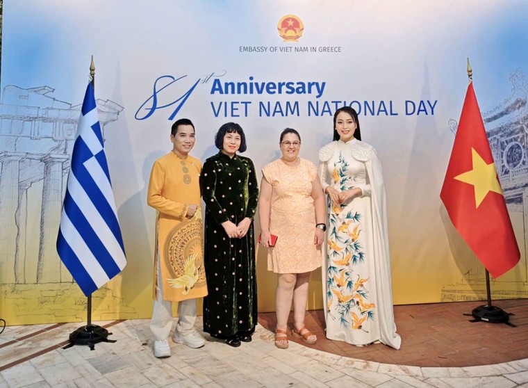Đoàn Liên hiệp các Hội UNESCO Việt Nam mang sắc màu văn hóa Việt đến Lễ Kỷ niệm 81 năm Quốc khánh Việt Nam tại Hy Lạp ảnh 4