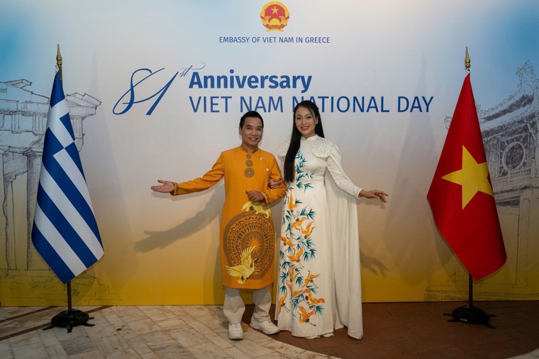 Đoàn Liên hiệp các Hội UNESCO Việt Nam mang sắc màu văn hóa Việt đến Lễ Kỷ niệm 81 năm Quốc khánh Việt Nam tại Hy Lạp ảnh 10