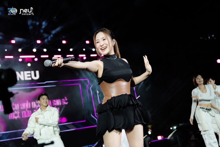 Đêm nhạc bùng nổ NEU Concert 2026: Dấu mốc chói lọi trong chuỗi hoạt động kỷ niệm 70 thành lập Đại học Kinh tế Quốc dân ảnh 17